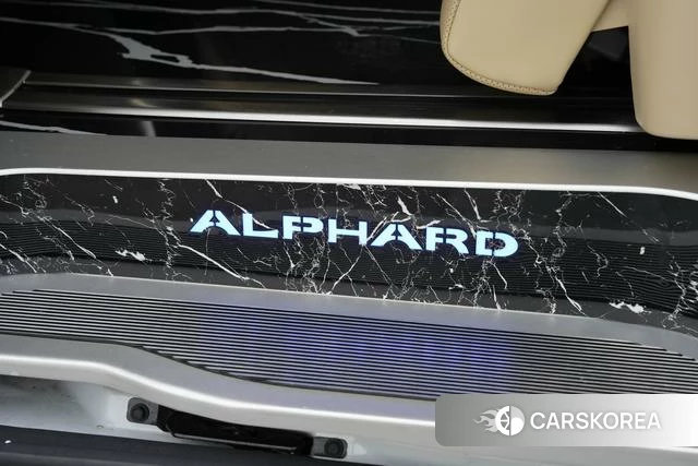 Toyota Elfa 2023 Белый из Китая