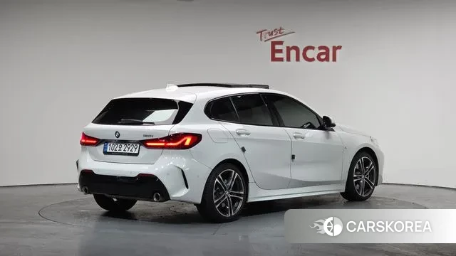 BMW 1 Series (F40) 2021 Белый из Кореи