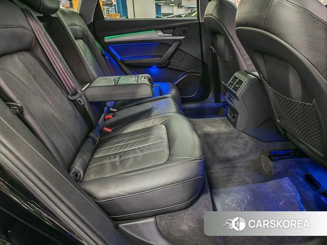 Audi Q5L 2021 Черный из Китая