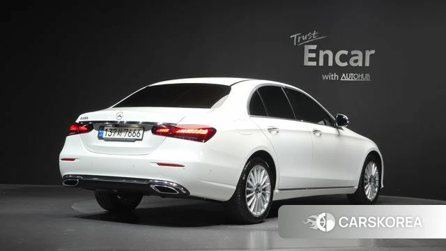 Mercedes-Benz E-Class W213 2022 Белый из Кореи