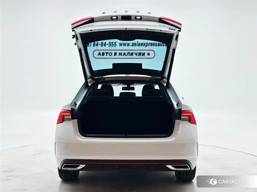 Skoda Octavia 2024 Белый из Китая, фото 2