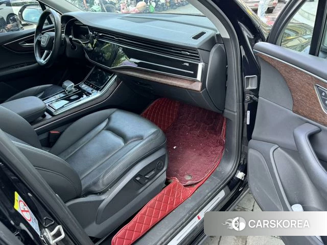 Audi Q7 2021 Черный из Китая