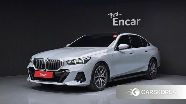 BMW 5 Series (G60) 2024 Светло-серебряный цвет из Кореи
