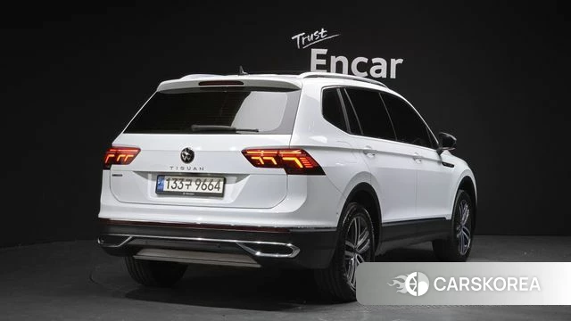 Volkswagen Tiguan Allspace 2022 Белый из Кореи