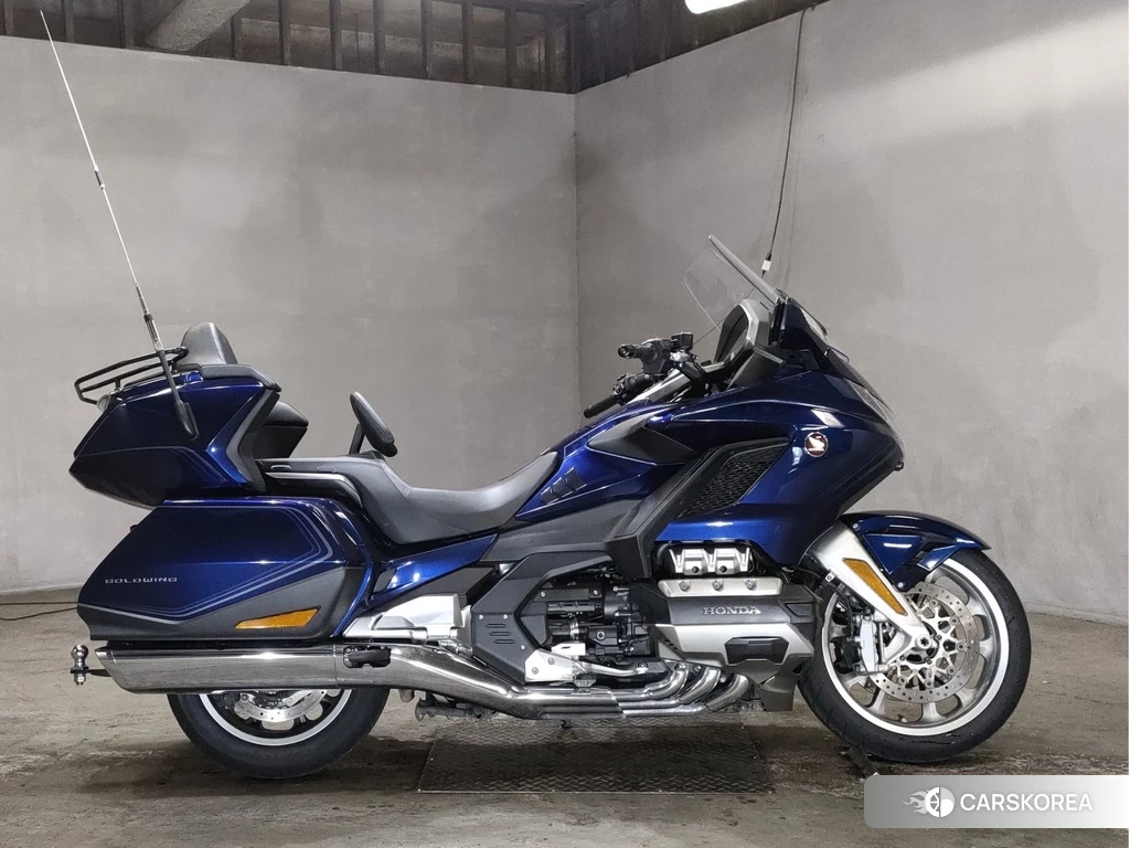 Проданный Honda GL1800 TOUR 2019 из Японии