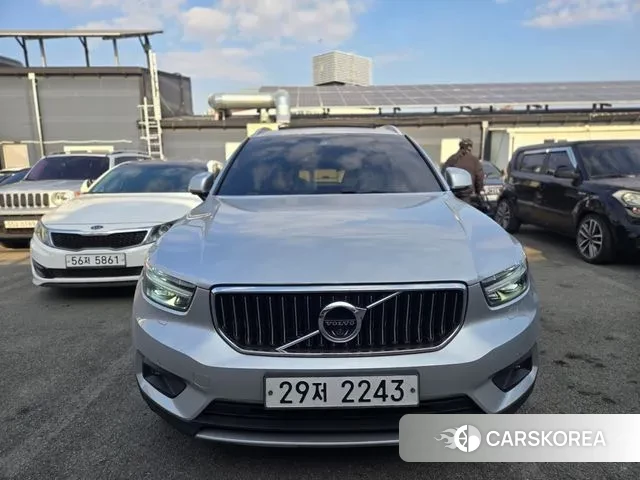 Volvo XC40 2019 Серебристо-серый из Кореи