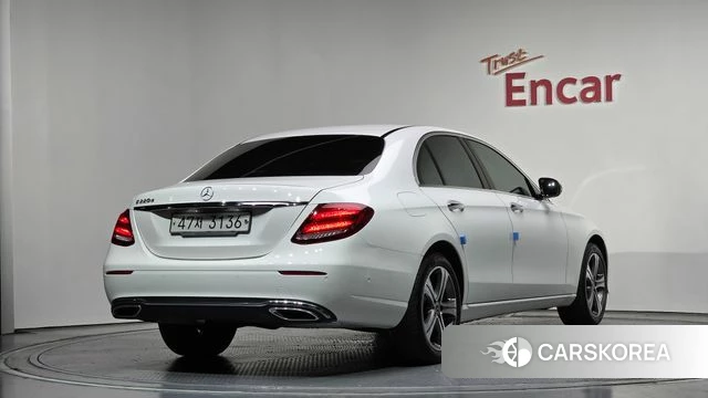 Mercedes-Benz E-Class W213 2019 Белый из Кореи