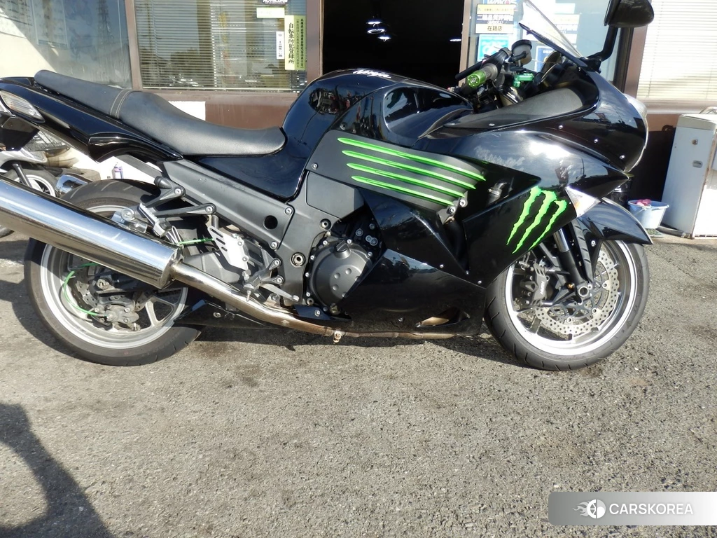 Проданный Kawasaki ZZR1400 2016 из Японии