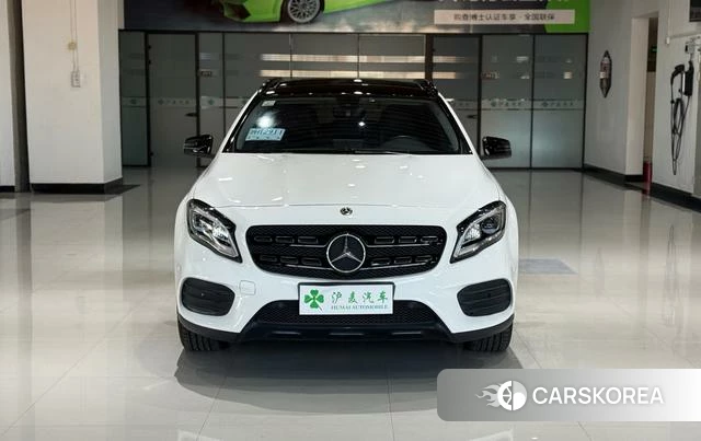 Mercedes-Benz GLA 2019 Белый из Китая