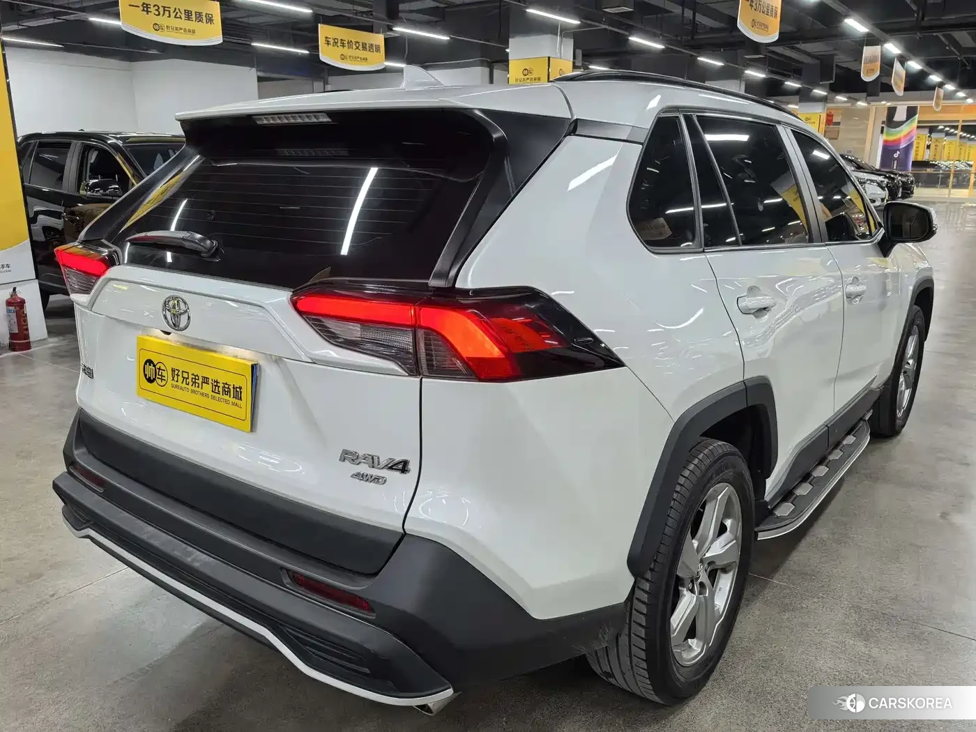 Toyota RAV4 2022 Белый из Китая