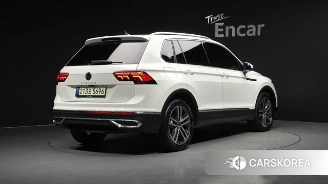 Volkswagen Tiguan second Generation 2021 Белый из Кореи
