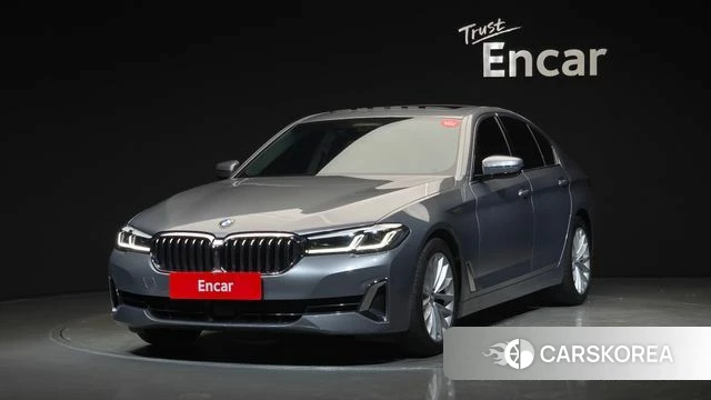 BMW 5 Series (G30) 2023 Серебристо-серый из Кореи