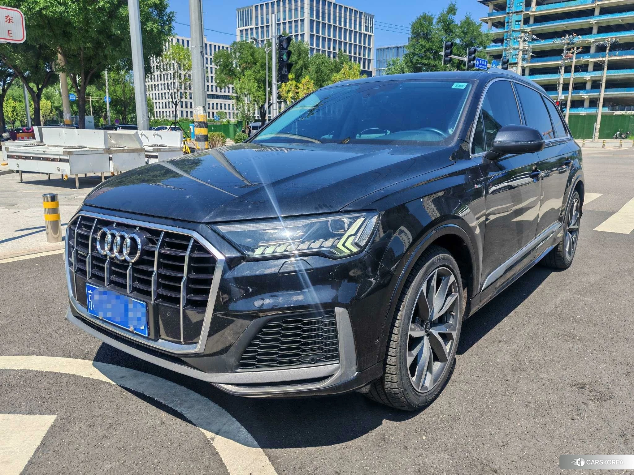 Audi Q7 2021 Черный из Китая