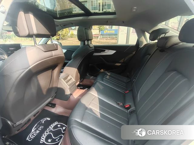 Audi A4L 2022 Белый из Китая