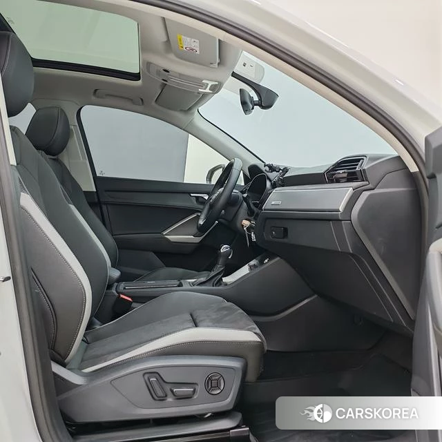 Audi Q3 2023 Белый из Китая