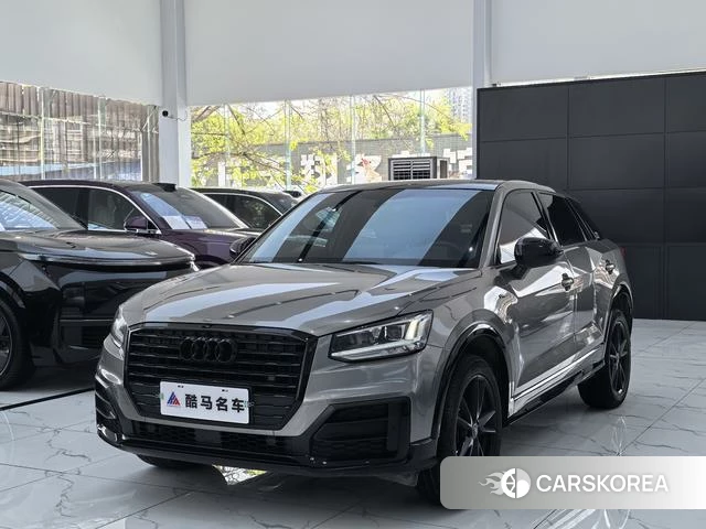 Audi Q2L 2021 Темно-серый из Китая