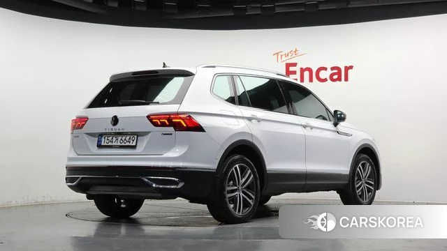 Volkswagen Tiguan Allspace 2022 Белый из Кореи