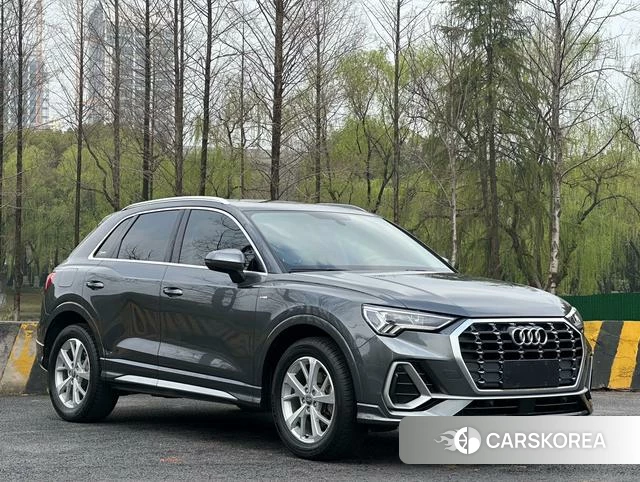 Audi Q3 2019 Темно-серый из Китая
