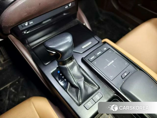 Lexus ES 2021 Темно-серый из Китая