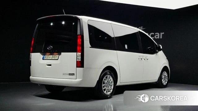 Hyundai Staria 2023 Белый из Кореи