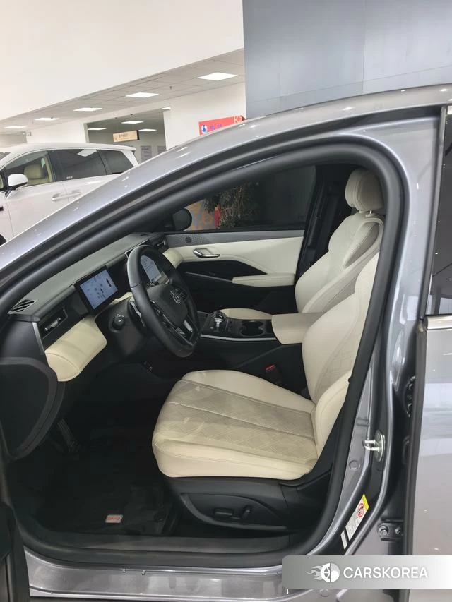 BYD Qin PLUS DM 2025 Темно-серый из Китая