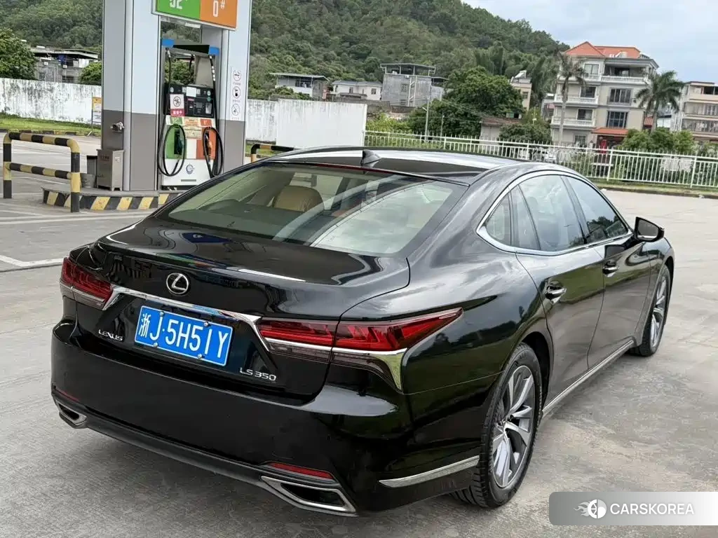 Lexus LS 2018 Черный из Китая
