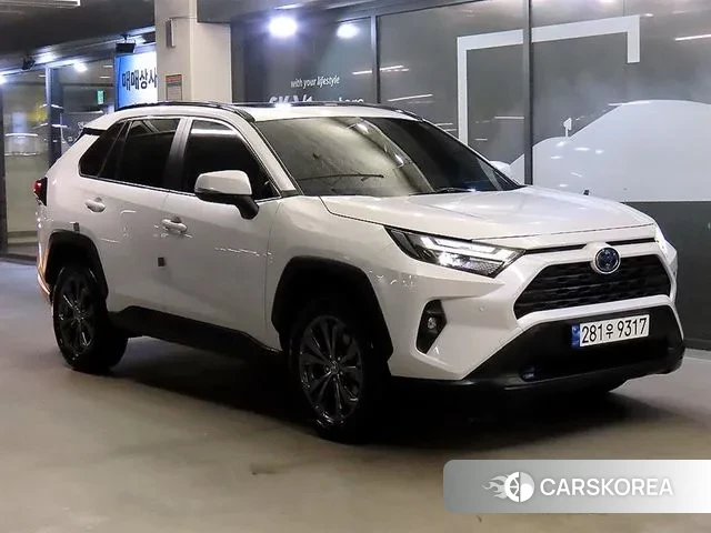 Toyota RAV4 5th Generation 2023 Белый из Кореи