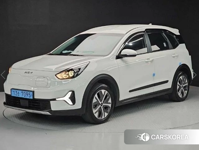 Kia Niro Plus 2023 Белый из Кореи