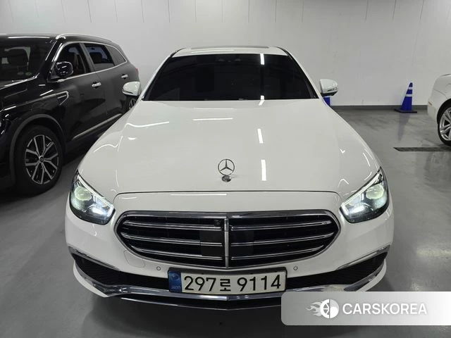 Mercedes-Benz E-Class W213 2021 Белый из Кореи