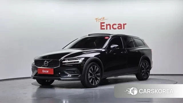 Volvo V60 Cross-Country 2nd Generation 2023 Черный из Кореи