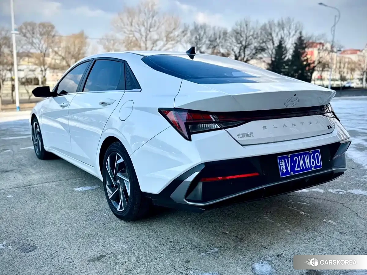 Hyundai Elantra 2023 Белый из Китая, фото 2