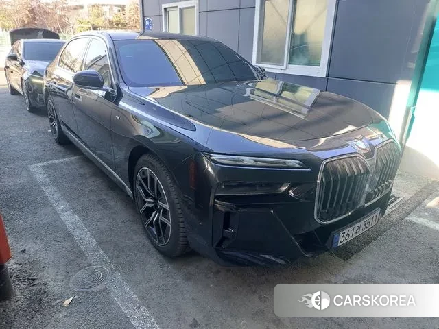 BMW 7 Series (G70) 2023 Черный из Кореи