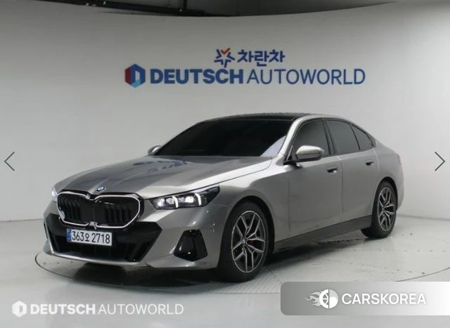 BMW 5 Series (G60) 2025 Серебристо-серый из Кореи