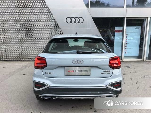 Audi Q2L 2024 Серебристо-серый из Китая