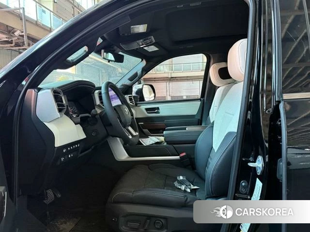 Toyota Sequoia 2025 Черный из Китая