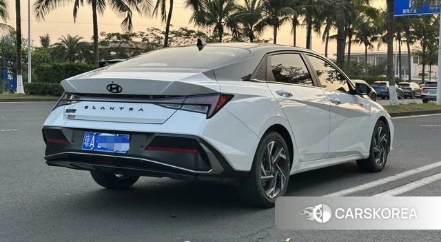 Hyundai Elantra 2024 Белый из Китая