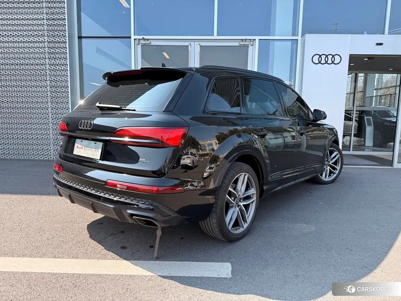 Audi Q7 2025 Черный из Китая