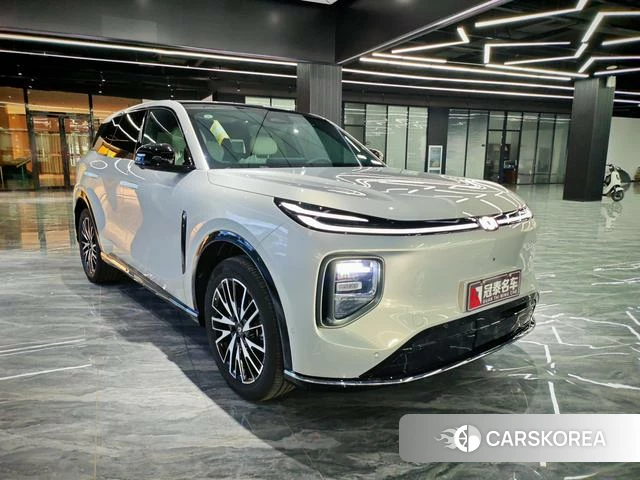 Changan Qiyuan Q07 2026 Серебристо-серый из Китая
