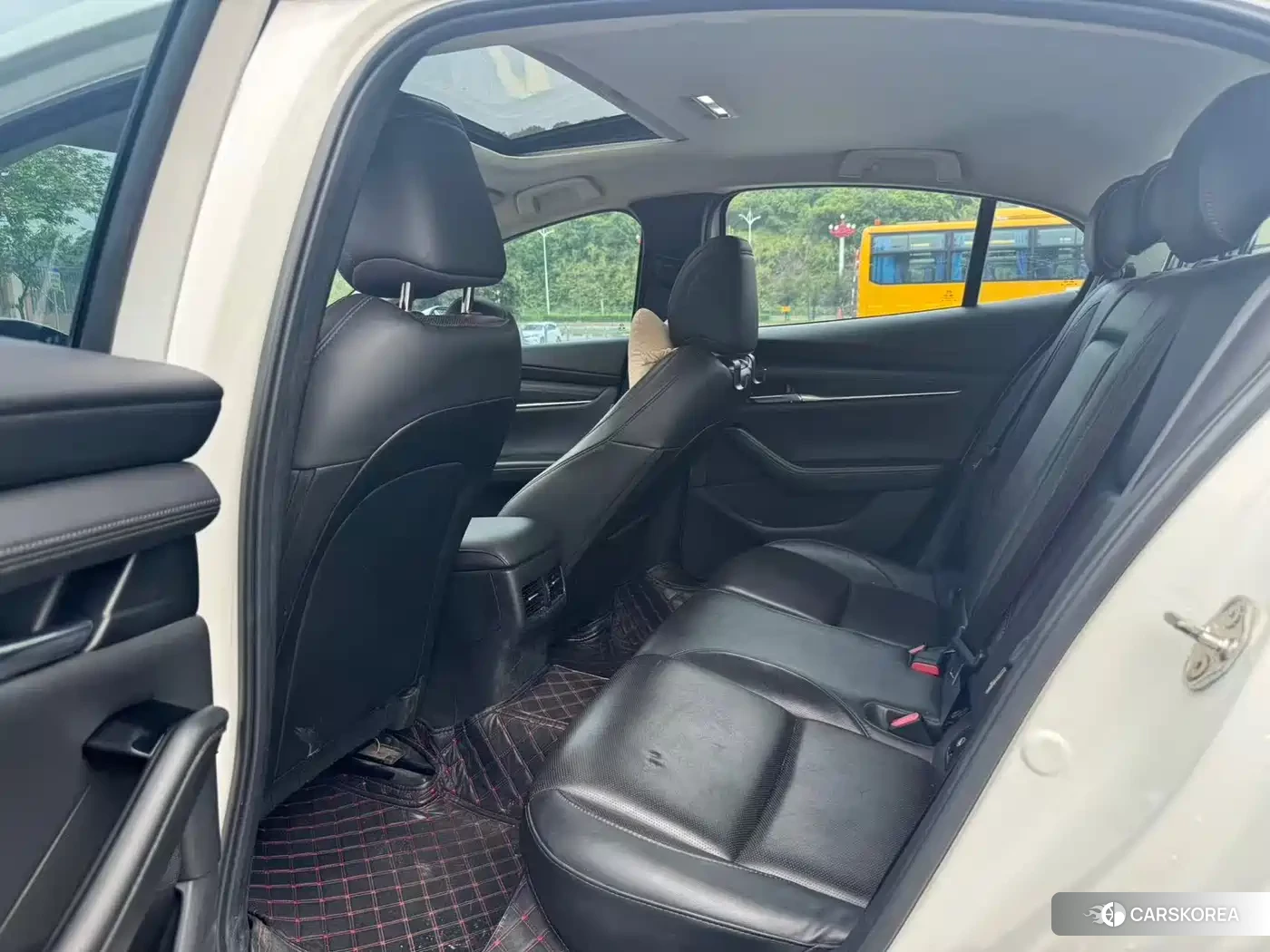 Mazda 3 2022 Белый из Китая