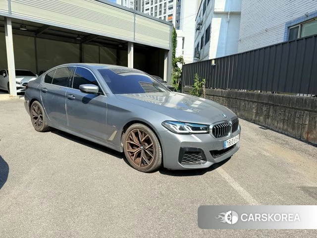 BMW 5 Series (G30) 2022 Цвет тростника из Кореи