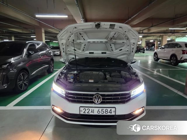Volkswagen The New Passat 2018 Белый из Кореи