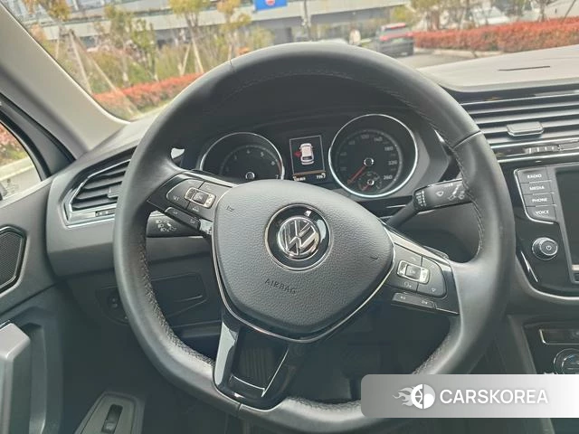 Volkswagen Tiguan L 2018 Серебристо-серый из Китая