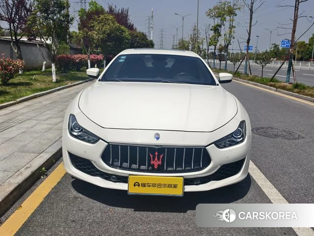 Maserati Ghibli 2018 Белый из Китая