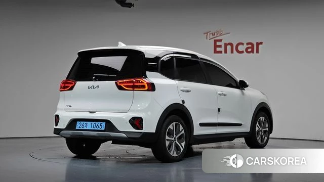 Kia Niro Plus 2022 Белый из Кореи