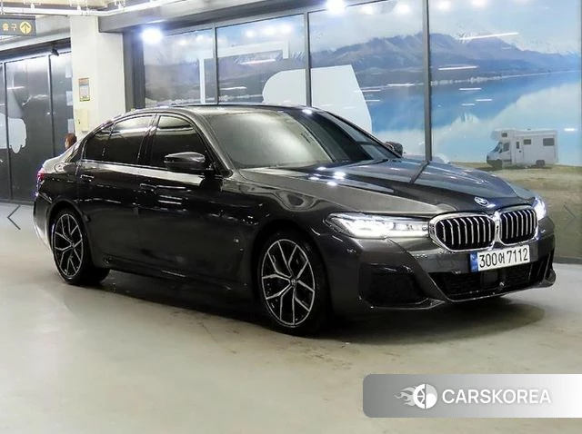 BMW 5 Series (G30) 2023 Серебристо-серый из Кореи