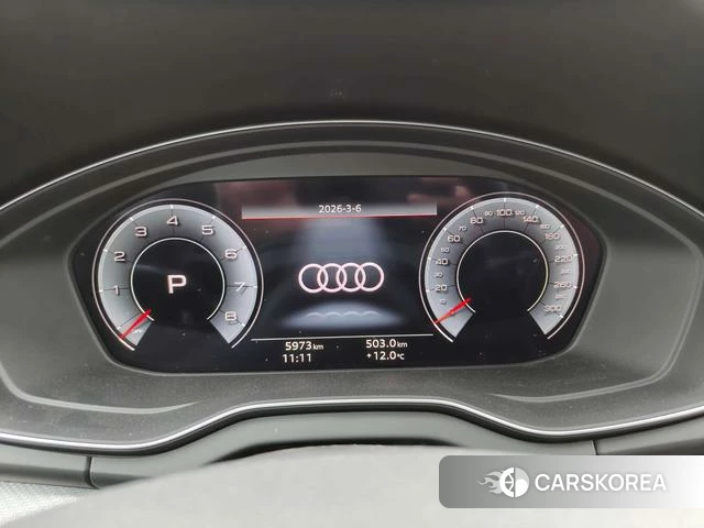 Audi Q5L 2025 Серебристо-серый из Китая