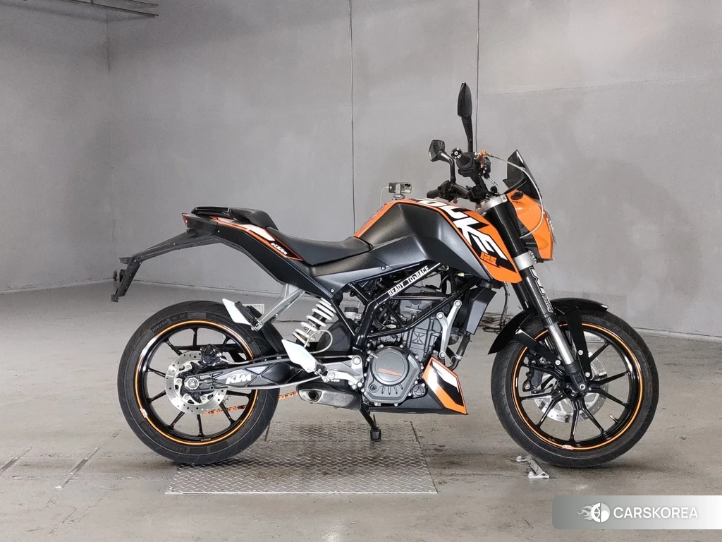 Проданный KTM 125 DUKE 2011 из Японии, фото 2