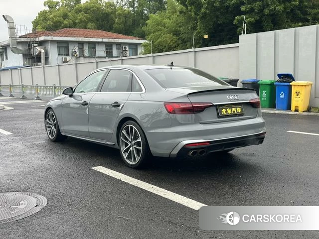 Audi S4 2021 Темно-серый из Китая