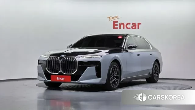 BMW 7 Series (G70) 2024 Светло-серебряный цвет из Кореи