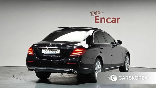 Mercedes-Benz E-Class W213 2019 Серый из Кореи